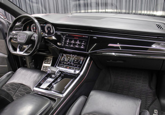 Подержанный автомобиль Audi Q8 2019 года (11 фото)