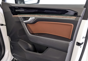 Подержанный автомобиль Volkswagen Touareg 2019 года (25 фото)