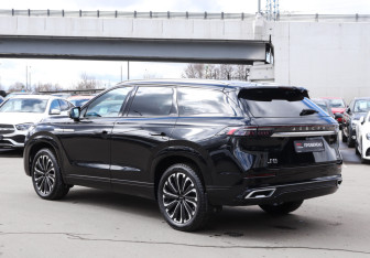 Подержанный автомобиль Jaecoo J8 2024 года (7 фото)