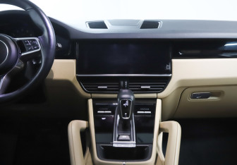 Подержанный автомобиль Porsche Cayenne 2020 года (14 фото)