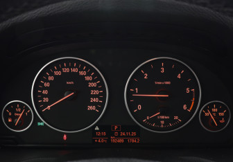 Подержанный автомобиль BMW X3 2011 года (13 фото)