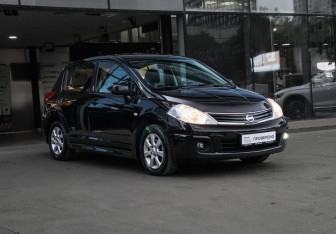 Подержанный автомобиль Nissan Tiida Hatchback 2012 года (3 фото)