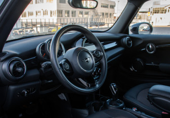 Подержанный автомобиль MINI Hatch 2020 года (9 фото)