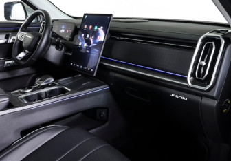 Подержанный автомобиль Jaecoo J7 2023 года (10 фото)