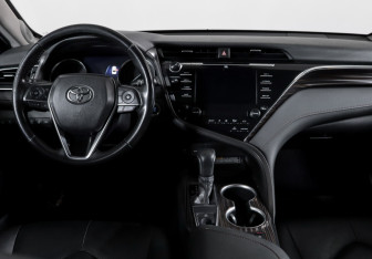 Подержанный автомобиль Toyota Camry Sedan 2019 года (12 фото)