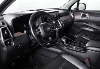 Подержанный автомобиль Kia Sorento 2021 года (16 фото)