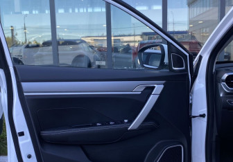 Подержанный автомобиль Geely Coolray 2023 года (18 фото)