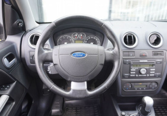 Подержанный автомобиль Ford Fusion 2008 года (12 фото)
