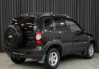 Подержанный автомобиль Chevrolet Niva 2011 года (4 фото)