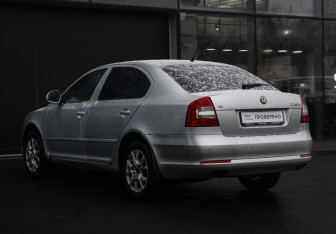 Подержанный автомобиль Skoda Octavia Liftback 2011 года (7 фото)