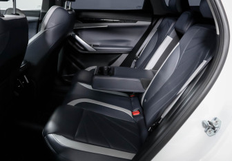 Подержанный автомобиль Geely Atlas 2024 года (10 фото)