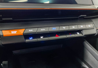 Подержанный автомобиль Changan UNI-V 2023 года (14 фото)