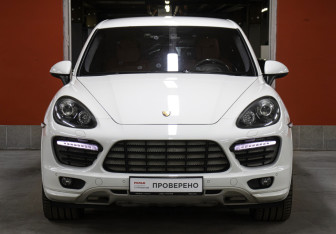 Подержанный автомобиль Porsche Cayenne 2014 года (2 фото)