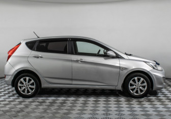 Подержанный автомобиль Hyundai Solaris Hatchback 2011 года (4 фото)