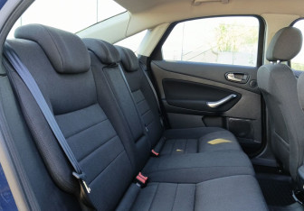 Подержанный автомобиль Ford Mondeo Sedan 2010 года (21 фото)