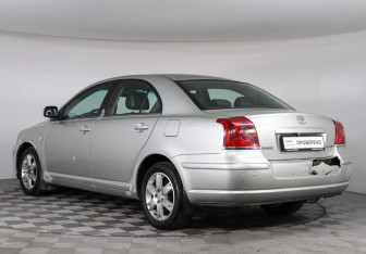 Подержанный автомобиль Toyota Avensis Sedan 2005 года (4 фото)