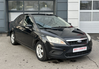 Подержанный автомобиль Ford Focus Sedan 2011 года (3 фото)