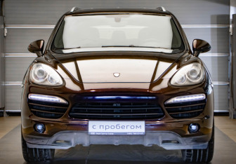 Подержанный автомобиль Porsche Cayenne 2011 года (2 фото)