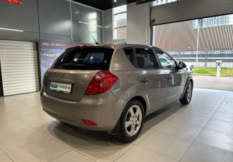 Подержанный автомобиль Kia Ceed Hatchback 2007 года (4 фото)