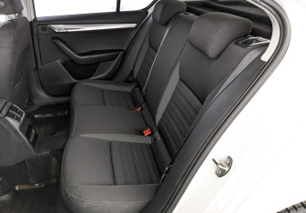 Подержанный автомобиль Skoda Octavia Liftback 2018 года (18 фото)