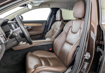 Подержанный автомобиль Volvo S90 2019 года (20 фото)