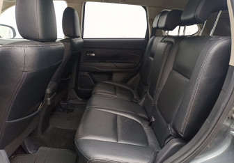 Подержанный автомобиль Mitsubishi Outlander 2014 года (11 фото)