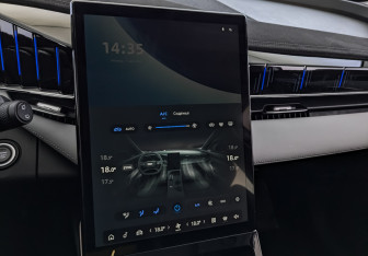 Подержанный автомобиль Geely Atlas 2024 года (26 фото)