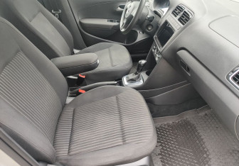 Подержанный автомобиль Volkswagen Polo Sedan 2011 года (9 фото)