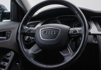 Подержанный автомобиль Audi A4 Sedan 2014 года (15 фото)