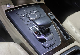 Подержанный автомобиль Audi Q5 2018 года (19 фото)