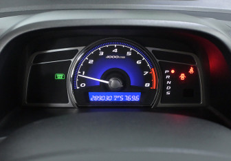 Подержанный автомобиль Honda Civic Sedan 2011 года (11 фото)