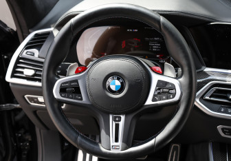 Подержанный автомобиль BMW X5 M 2021 года (18 фото)