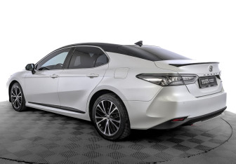 Подержанный автомобиль Toyota Camry Sedan 2020 года (7 фото)
