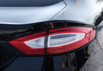 Подержанный автомобиль Ford Mondeo Sedan 2015 года (23 фото)