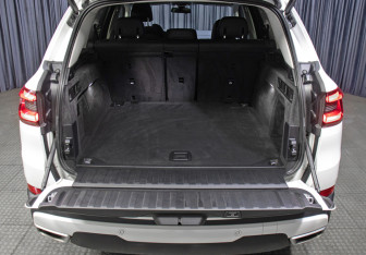 Подержанный автомобиль BMW X5 2021 года (10 фото)