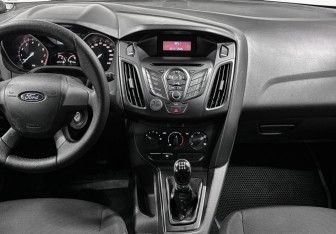 Подержанный автомобиль Ford Focus Hatchback 2011 года (18 фото)