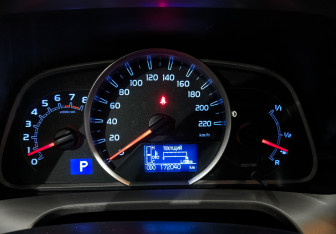 Подержанный автомобиль Toyota RAV4 2013 года (16 фото)