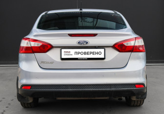 Подержанный автомобиль Ford Focus Sedan 2011 года (5 фото)