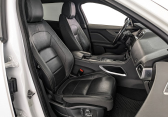 Подержанный автомобиль Jaguar F-Pace 2017 года (23 фото)