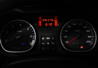 Подержанный автомобиль Renault Duster 2013 года (10 фото)