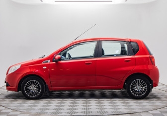Подержанный автомобиль Chevrolet Aveo Sedan 2010 года (2 фото)