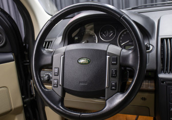 Подержанный автомобиль Land Rover Freelander 2010 года (16 фото)