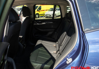 Подержанный автомобиль BMW X3 2018 года (8 фото)
