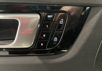 Подержанный автомобиль Porsche Cayenne 2019 года (20 фото)