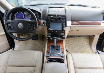 Подержанный автомобиль Volkswagen Touareg 2008 года (12 фото)