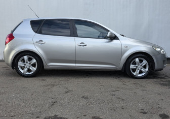 Подержанный автомобиль Kia Ceed Hatchback 2009 года (4 фото)