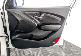 Подержанный автомобиль Hyundai ix35 2014 года (24 фото)