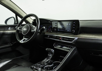 Подержанный автомобиль Kia K5 2021 года (9 фото)