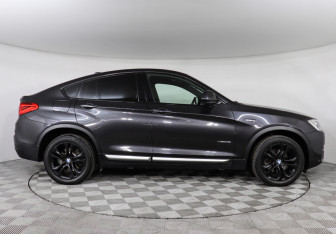 Подержанный автомобиль BMW X4 2017 года (6 фото)
