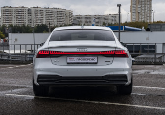 Подержанный автомобиль Audi A7 2021 года (8 фото)